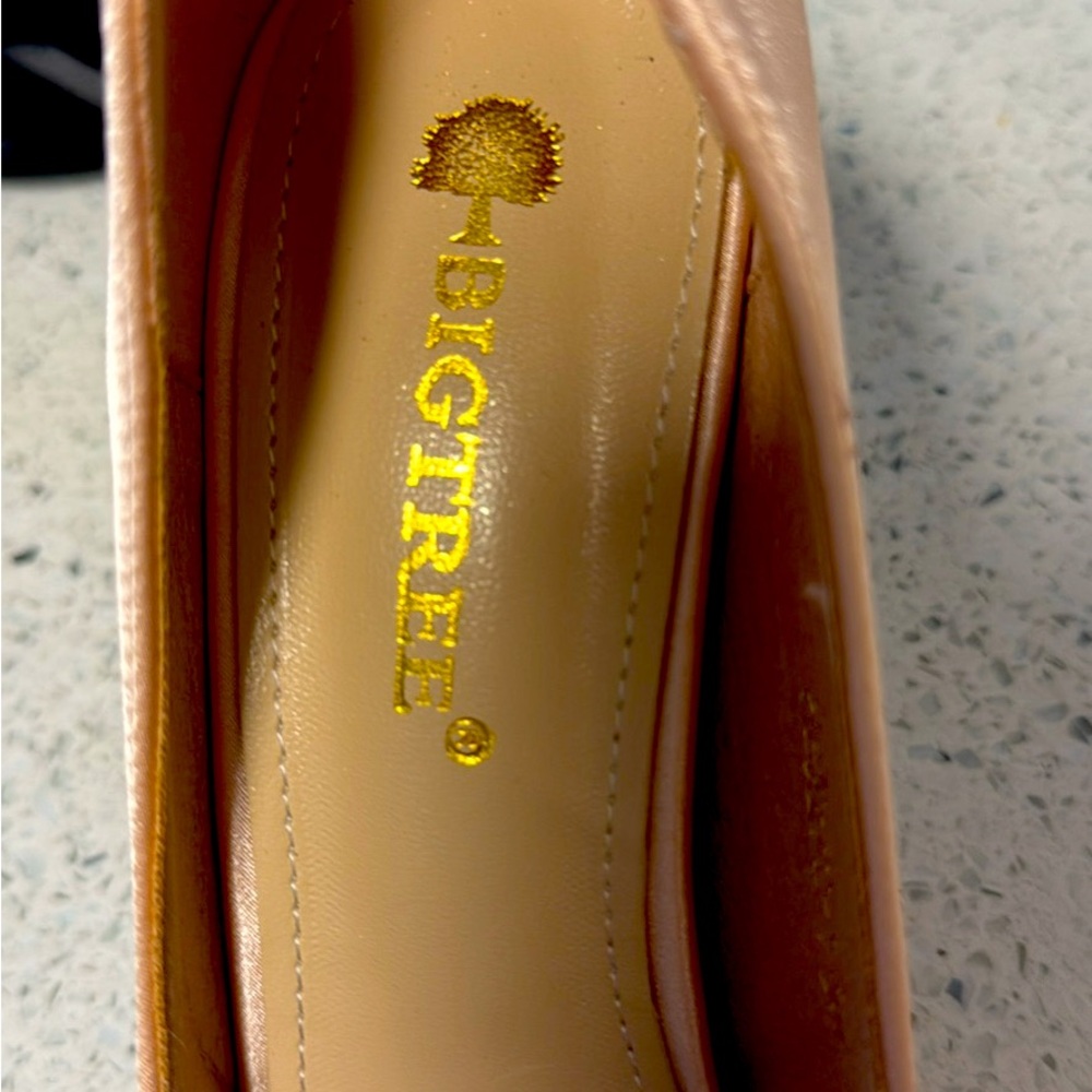 Bigtree women’s brand new light pink/beige high heels size 7